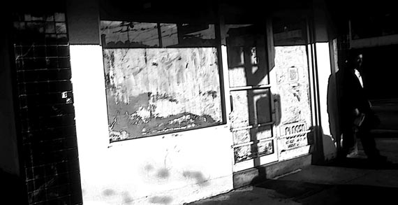 hangin_valencia(b&w)dreamy