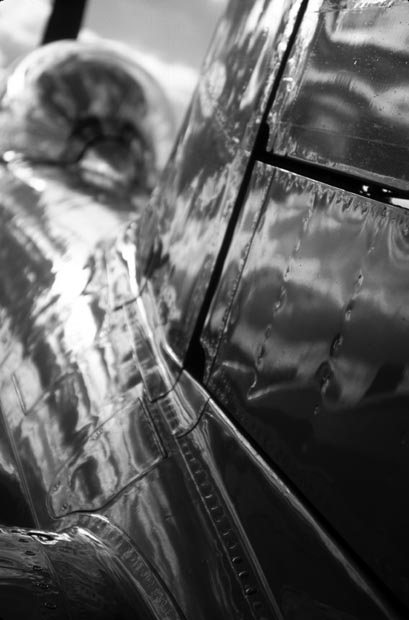 sleek-(b&w)
