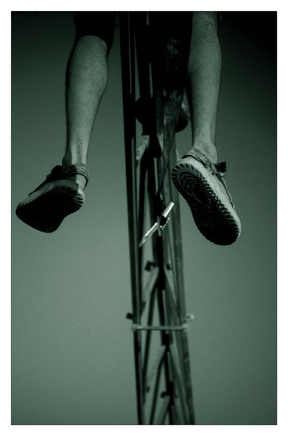dangle-(tone)